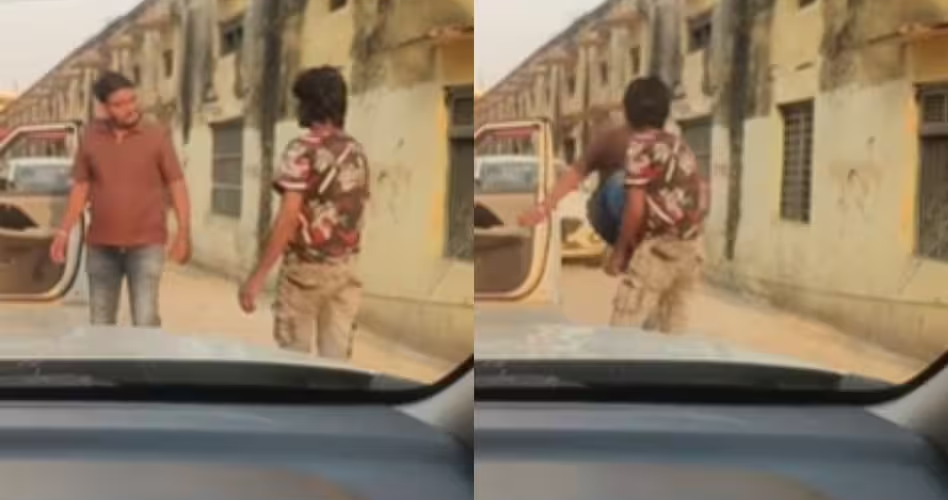 सैलरी मांगी तो भड़का ठेकेदार! सफाई कर्मचारी को लात मारने का VIDEO वायरल